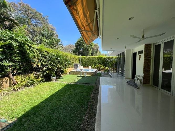Casa de 4 alcobas en venta en Picaleña Y Mirolindo, Ibagué, 390 m² · foto 3 de 24