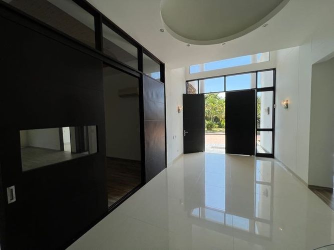 Casa de 4 alcobas en venta en Picaleña Y Mirolindo, Ibagué, 390 m² · foto 5 de 24