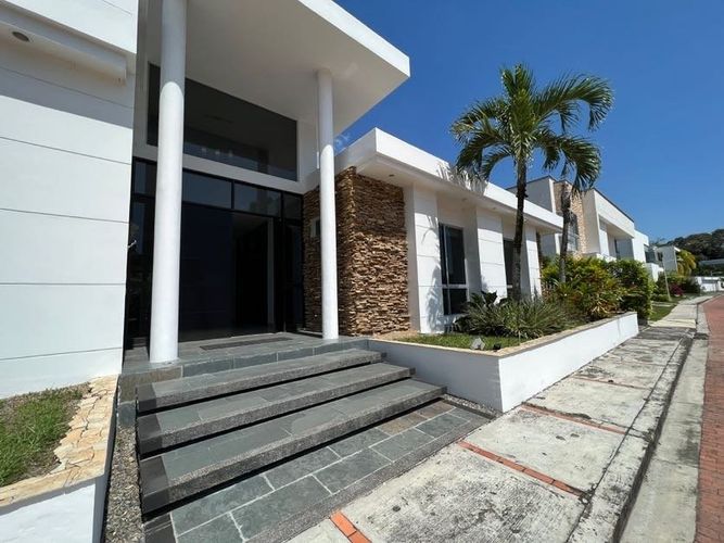 Casa de 4 alcobas en venta en Picaleña Y Mirolindo, Ibagué, 390 m² · foto 20 de 24