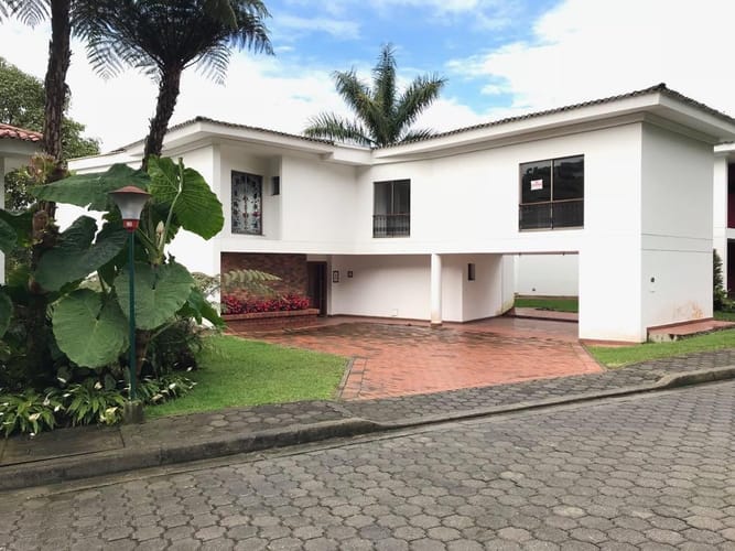Casa de 4 alcobas en venta en Avenida Alberto Mendoza, Manizales, 370 m² · foto 2 de 22