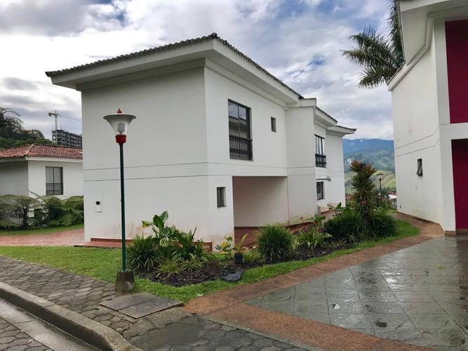 Casa de 4 alcobas en venta en Avenida Alberto Mendoza, Manizales, 370 m² · foto 3 de 22