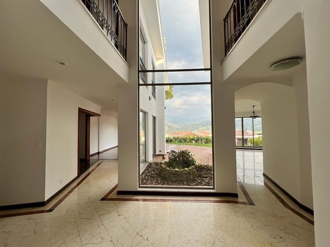 Casa de 4 alcobas en venta en Avenida Alberto Mendoza, Manizales, 370 m² · foto 4 de 22