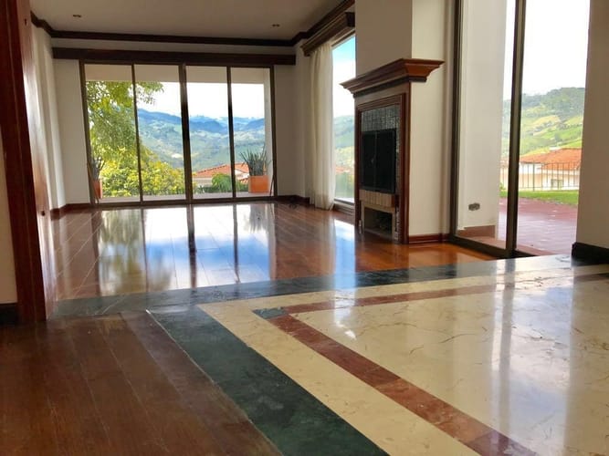 Casa de 4 alcobas en venta en Avenida Alberto Mendoza, Manizales, 370 m² · foto 6 de 22