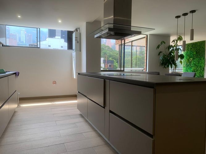 Apartamento de 3 alcobas en arriendo en El Poblado, Medellín, 128 m² · foto 5 de 19