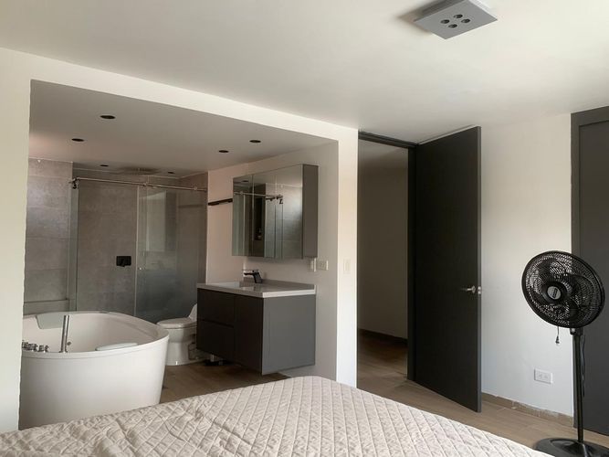 Apartamento de 3 alcobas en arriendo en El Poblado, Medellín, 128 m² · foto 8 de 19