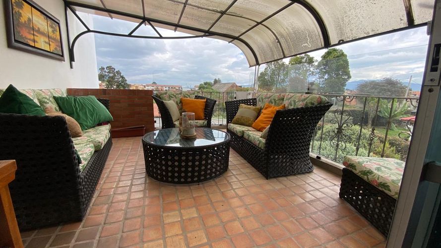 Casa de 5 alcobas en venta en Pueblo Viejo, Cota, 279 m² · foto 2 de 24