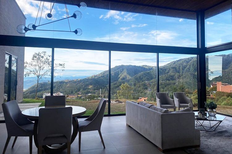 Casa de 3 alcobas en venta en Escobero, Envigado, 245 m² · foto 2 de 19