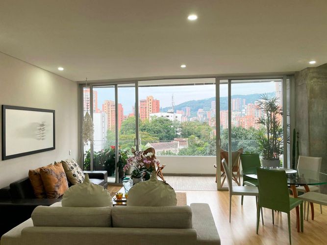 Apartamento de 2 alcobas en arriendo en El Poblado, Medellín, 143 m² · foto 2 de 16