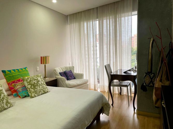 Apartamento de 2 alcobas en arriendo en El Poblado, Medellín, 143 m² · foto 11 de 16