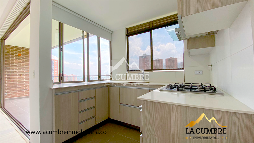 Apartamento de 2 alcobas en arriendo en Los Balsos, Medellín, 91 m² · foto 4 de 12