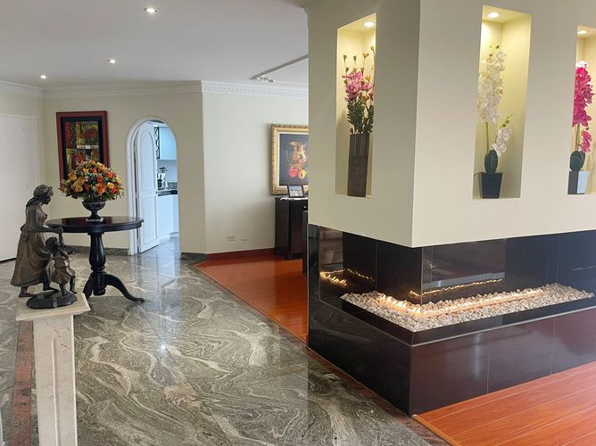 Apartamento de 3 alcobas en venta en Centro Norte Usaquen, Bogotá, 252 m² · foto 2 de 20