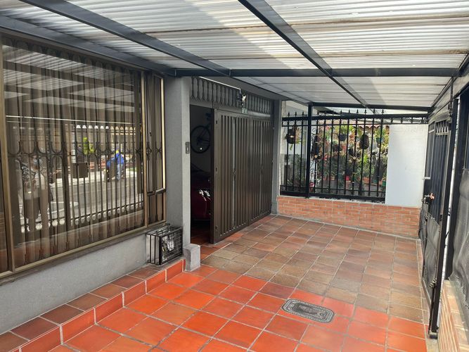 Casa de 4 alcobas en venta en Parque Distrital Salitre, Bogotá, 220 m² · foto 2 de 24