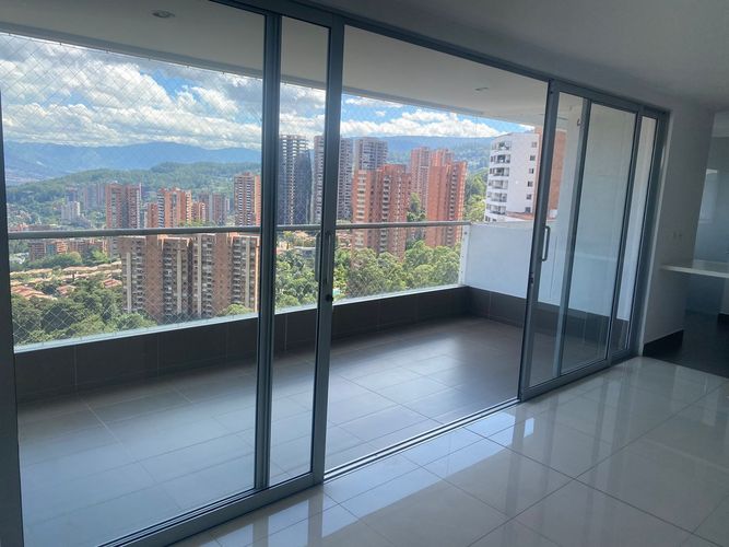 Apartamento de 3 alcobas en arriendo en La Calera, Medellín, 172 m² · foto 5 de 11