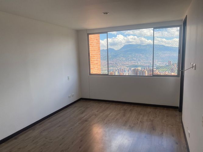 Apartamento de 3 alcobas en arriendo en La Calera, Medellín, 172 m² · foto 6 de 11