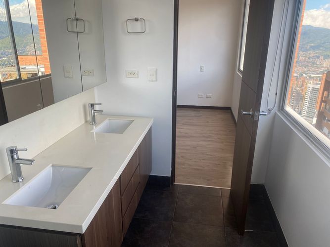 Apartamento de 3 alcobas en arriendo en La Calera, Medellín, 172 m² · foto 7 de 11