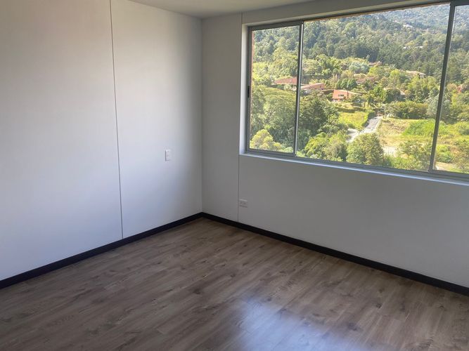 Apartamento de 3 alcobas en arriendo en La Calera, Medellín, 172 m² · foto 8 de 11