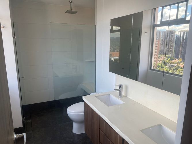Apartamento de 3 alcobas en arriendo en La Calera, Medellín, 172 m² · foto 10 de 11