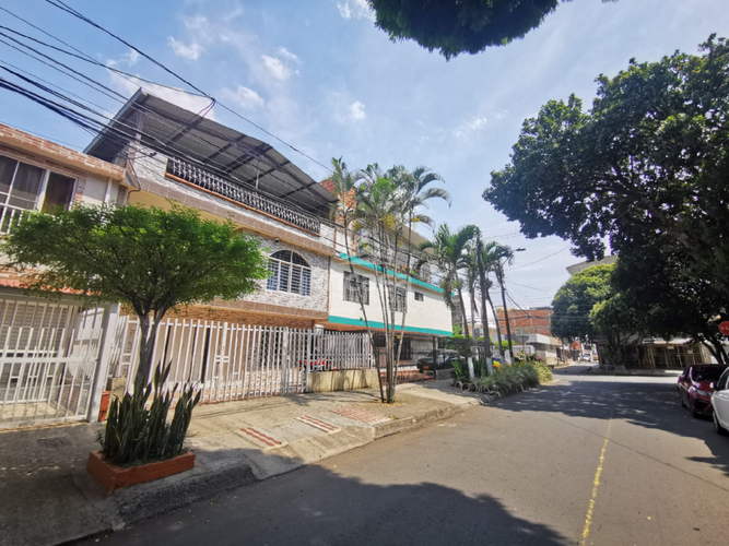 Casa de 3 alcobas en venta en Departamental, Cali, 166 m² · foto 2 de 17