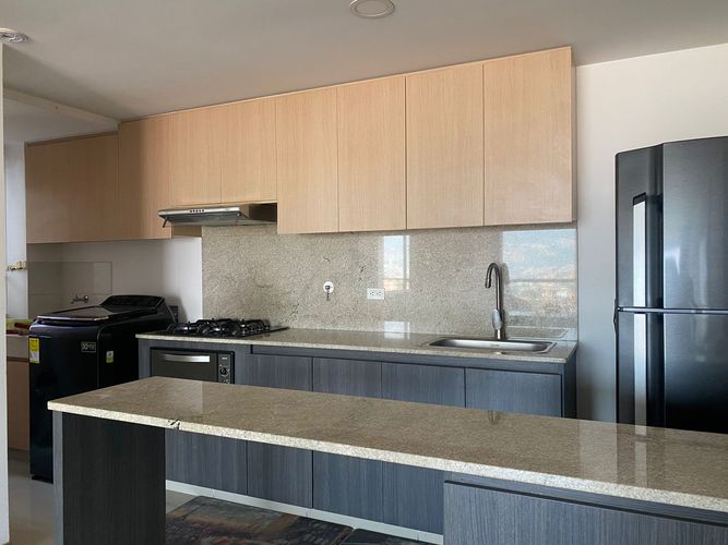 Apartamento de 3 alcobas en arriendo en Loma Del Escobero, Envigado, 97 m² · foto 2 de 17