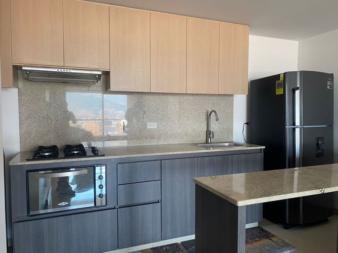 Apartamento de 3 alcobas en arriendo en Loma Del Escobero, Envigado, 97 m² · foto 3 de 17