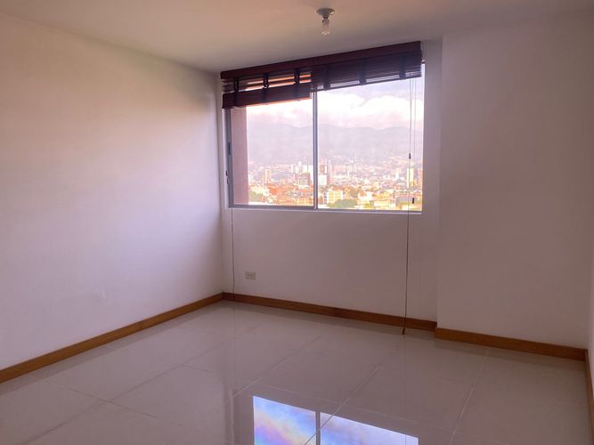 Apartamento de 3 alcobas en arriendo en Loma Del Escobero, Envigado, 97 m² · foto 4 de 17