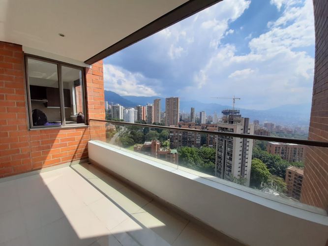 Apartamento de 2 alcobas en arriendo en Los Balsos, Medellín, 76 m² · foto 3 de 11