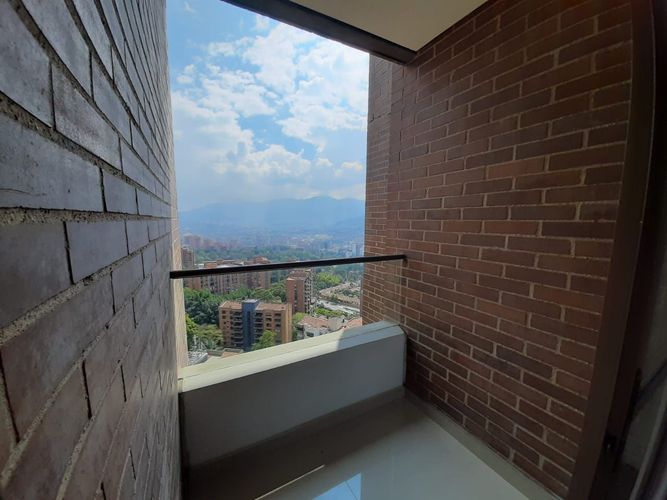 Apartamento de 2 alcobas en arriendo en Los Balsos, Medellín, 76 m² · foto 4 de 11
