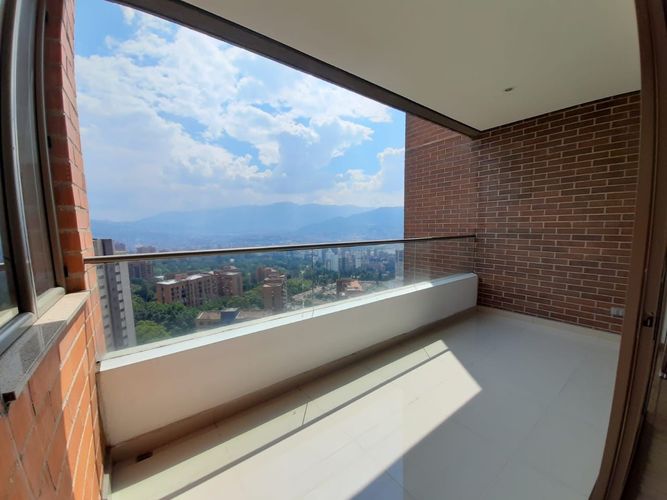 Apartamento de 2 alcobas en arriendo en Los Balsos, Medellín, 76 m² · foto 5 de 11