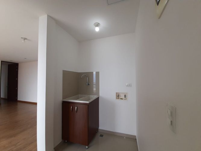 Apartamento de 2 alcobas en arriendo en Los Balsos, Medellín, 76 m² · foto 9 de 11