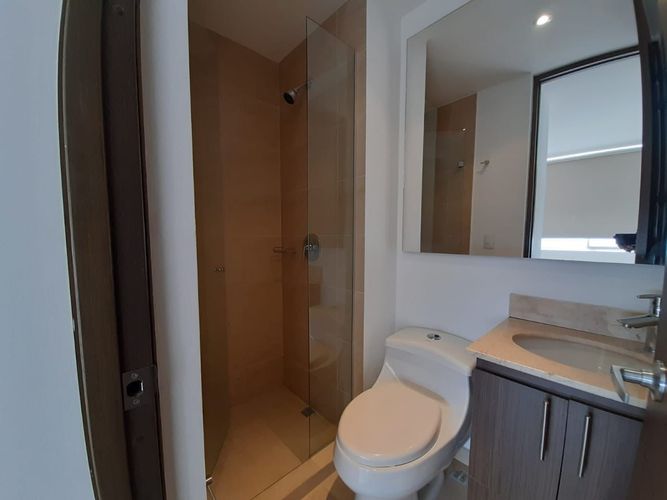 Apartamento de 2 alcobas en arriendo en Los Balsos, Medellín, 76 m² · foto 10 de 11