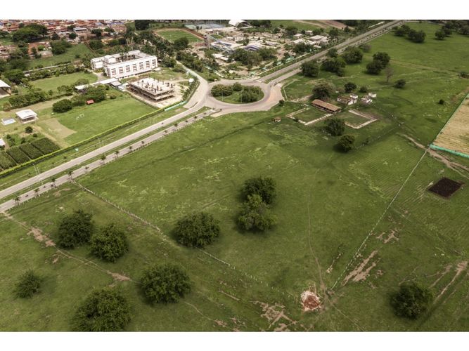 Lote en venta en Alfonso Lopez, Palmira, 24487 m² · foto 3 de 6