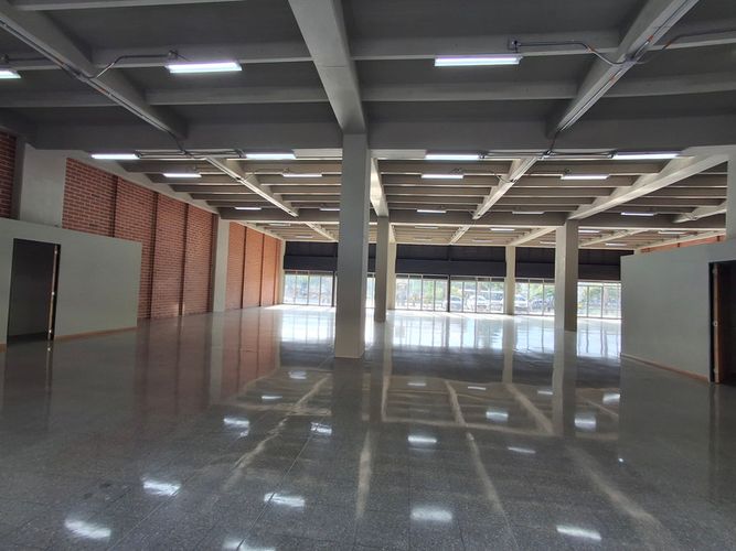 Local en arriendo en El Poblado, Medellín, 382 m² · foto 3 de 9