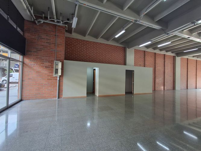 Local en arriendo en El Poblado, Medellín, 382 m² · foto 4 de 9
