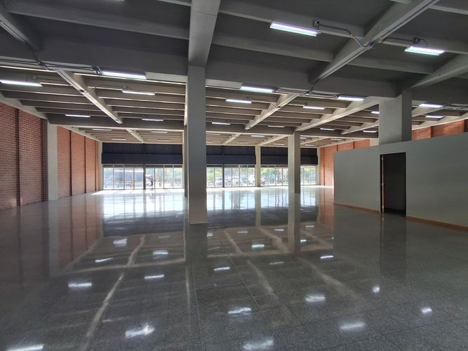 Local en arriendo en El Poblado, Medellín, 382 m² · foto 5 de 9