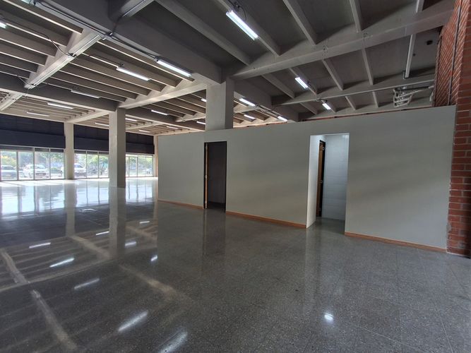 Local en arriendo en El Poblado, Medellín, 382 m² · foto 6 de 9