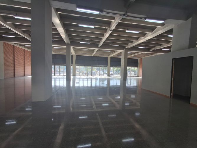 Local en arriendo en El Poblado, Medellín, 382 m² · foto 8 de 9
