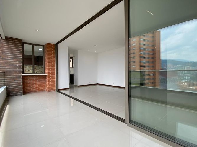 Apartamento de 3 alcobas en arriendo en La Florida, Medellín, 134 m² · foto 2 de 15