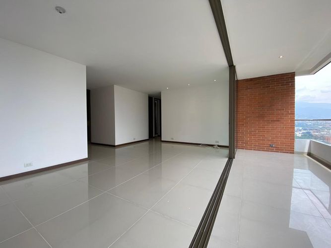 Apartamento de 3 alcobas en arriendo en La Florida, Medellín, 134 m² · foto 3 de 15
