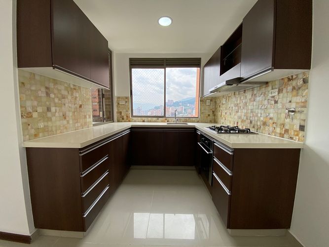 Apartamento de 3 alcobas en arriendo en La Florida, Medellín, 134 m² · foto 5 de 15