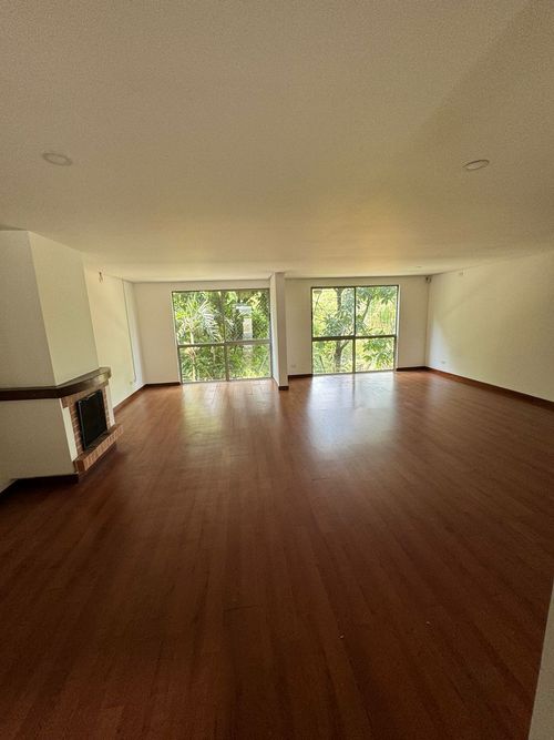 Casa de 3 alcobas en venta en La Sebastiana, Envigado, 262 m² · foto 2 de 11