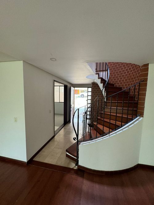 Casa de 3 alcobas en venta en La Sebastiana, Envigado, 262 m² · foto 3 de 11