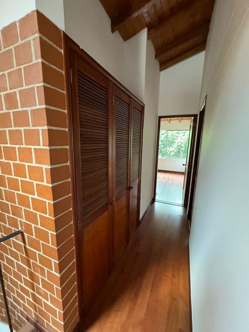 Casa de 3 alcobas en venta en La Sebastiana, Envigado, 262 m² · foto 5 de 11