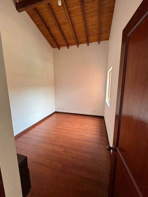 Casa de 3 alcobas en venta en La Sebastiana, Envigado, 262 m² · foto 8 de 11