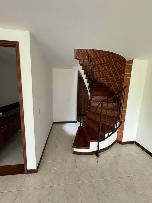 Casa de 3 alcobas en venta en La Sebastiana, Envigado, 262 m² · foto 10 de 11
