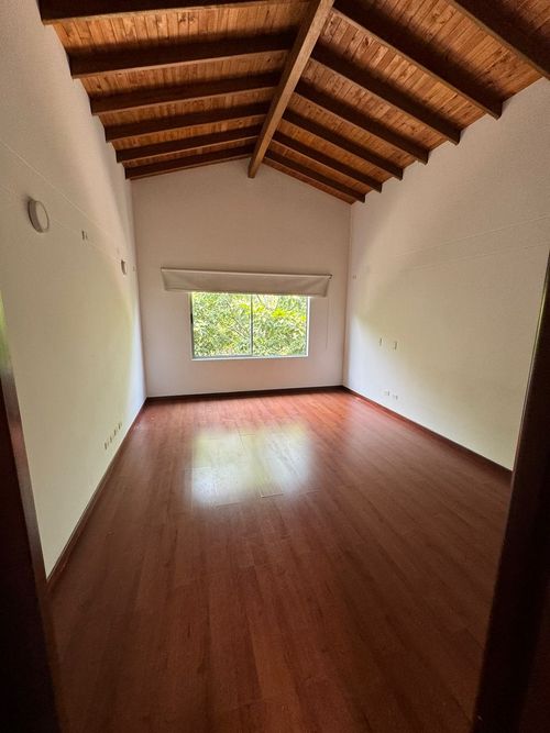Casa de 3 alcobas en venta en La Sebastiana, Envigado, 262 m² · foto 11 de 11