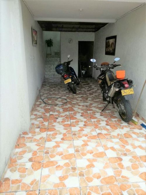 Casa de 9 alcobas en venta en Ponderosa, Bogotá, 420 m² · foto 2 de 8