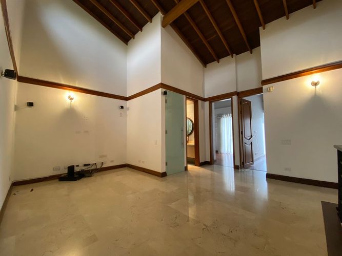 Casa de 3 alcobas en arriendo en Loma El Atravesado, Medellín, 203 m² · foto 6 de 15