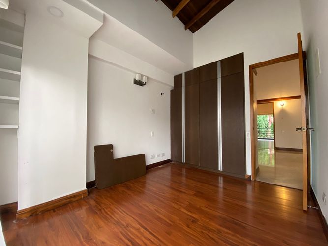 Casa de 3 alcobas en arriendo en Loma El Atravesado, Medellín, 203 m² · foto 7 de 15