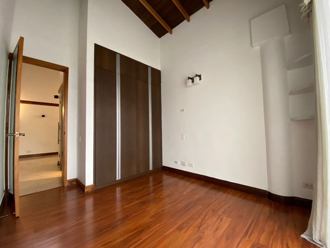 Casa de 3 alcobas en arriendo en Loma El Atravesado, Medellín, 203 m² · foto 8 de 15