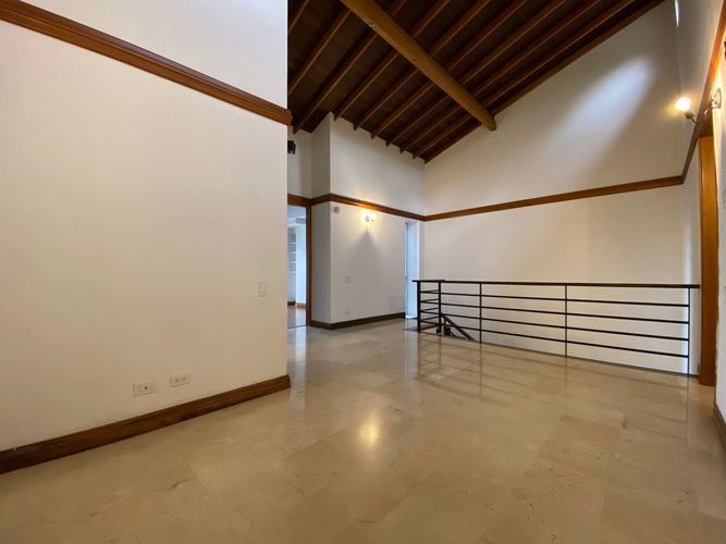 Casa de 3 alcobas en arriendo en Loma El Atravesado, Medellín, 203 m² · foto 10 de 15